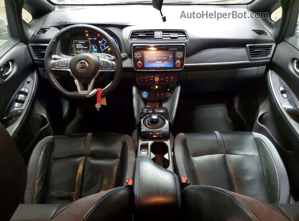1N4AZ1CP9JC305768 2018 NISSAN LEAF Серый Вид панели приборов