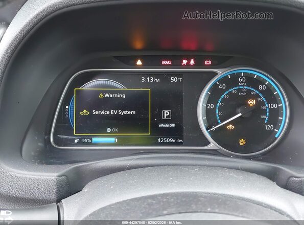 1N4AZ1CPXJC306640 2018 NISSAN LEAF Красный Вид задних сидений