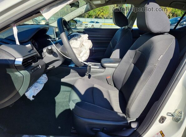 1N4BL4BV3KC167797 2019 NISSAN ALTIMA White Вид салону спереду