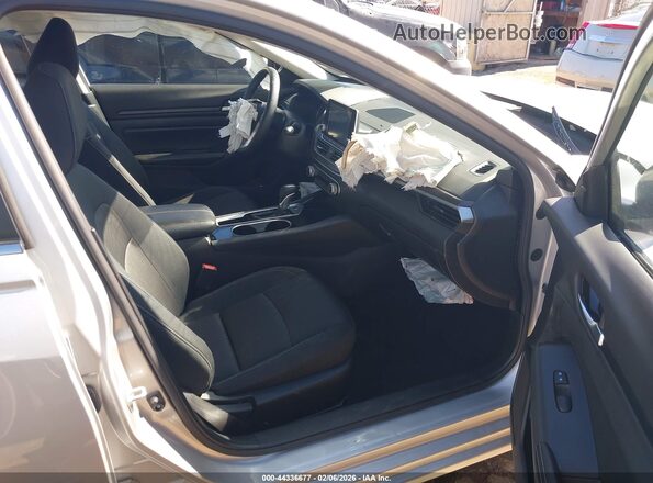 1N4BL4DV6RN347769 2024 NISSAN ALTIMA Серебряный Вид салона спереди
