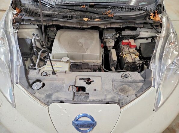 1N4BZ0CPXHC311880 2017 NISSAN LEAF White Vista interior trasera