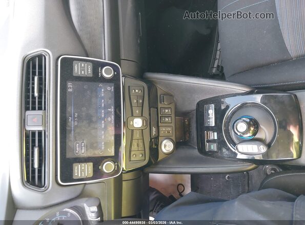 1N4CZ1CV4PC558903 2023 NISSAN LEAF Gray Vista del salpicadero