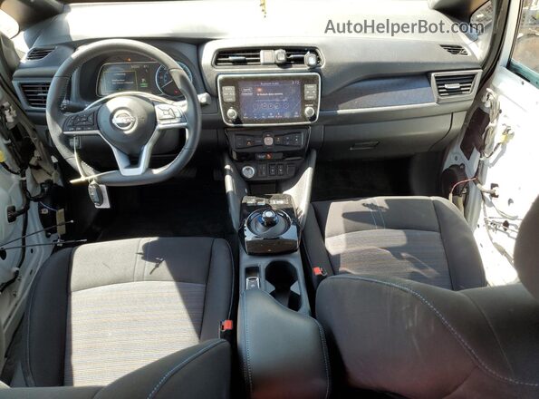 1N4CZ1CV9RC556695 2024 NISSAN LEAF Белый Вид панели приборов