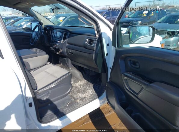 1N6BA1F39JN551185 2018 NISSAN TITAN XD White Widok wnętrza z przodu