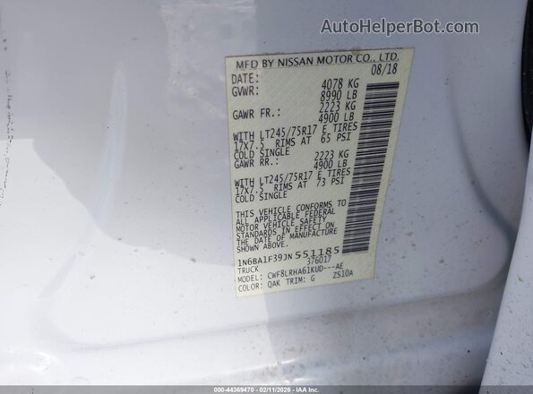 1N6BA1F39JN551185 2018 NISSAN TITAN XD White Widok komory silnika