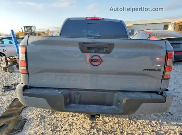 1N6ED1EJ2RN646672 2024 NISSAN FRONTIER Серебряный Вид сзади