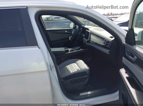 1V2AE2CA7RC245121 2024 VOLKSWAGEN ATLAS Белый Вид салона спереди
