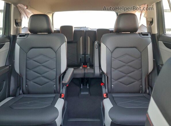 1V2CR2CA4SC513951 2025 VOLKSWAGEN ATLAS Зеленый Вид задних сидений