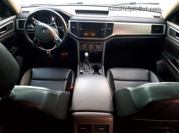 1V2CR2CA9JC520313 2018 VOLKSWAGEN ATLAS Серебряный Вид панели приборов