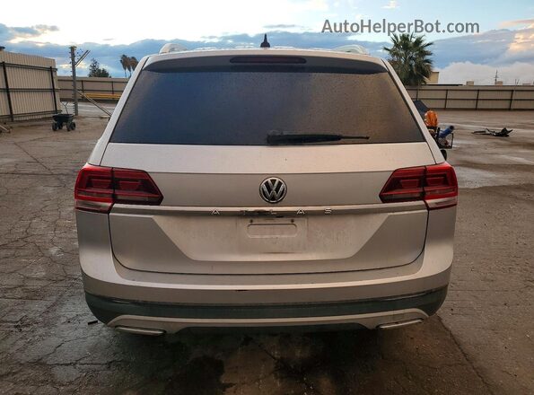 1V2CR2CA9JC520313 2018 VOLKSWAGEN ATLAS Серебряный Вид сзади