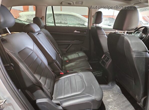 1V2NR2CA5KC549611 2019 VOLKSWAGEN ATLAS Серебряный Вид задней части салона