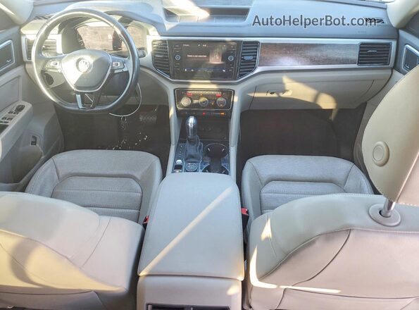 1V2NR2CA9JC514018 2018 VOLKSWAGEN ATLAS Синий Вид панели приборов