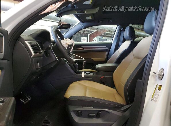 1V2SE2CA6PC206229 2023 VOLKSWAGEN ATLAS White Front interior view