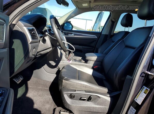 1V2SR2CA3JC588361 2018 VOLKSWAGEN ATLAS Черный Вид салона спереди