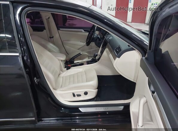 1VWCT7A37HC067756 2017 VOLKSWAGEN PASSAT Черный Вид салона спереди