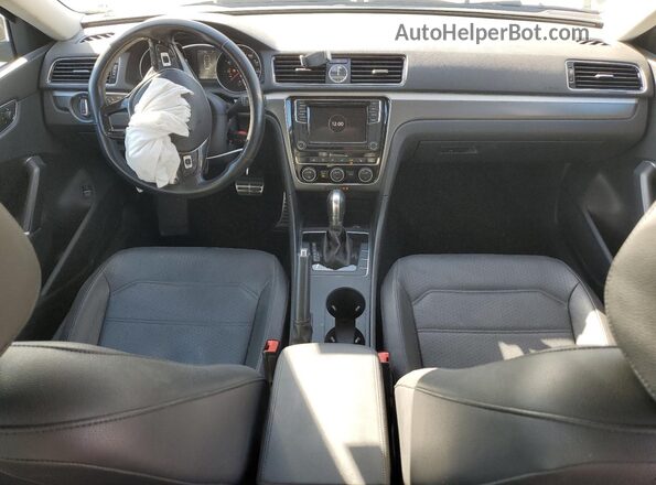 1VWDT7A34HC061384 2017 VOLKSWAGEN PASSAT Черный Вид панели приборов
