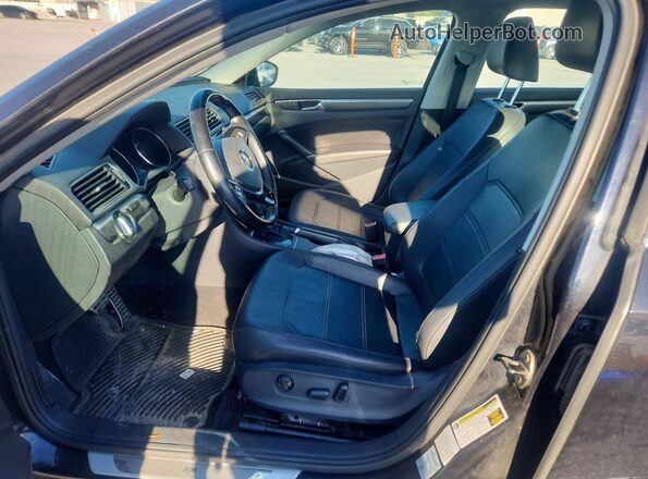 1VWDT7A36HC072046 2017 VOLKSWAGEN PASSAT Черный Вид салона спереди