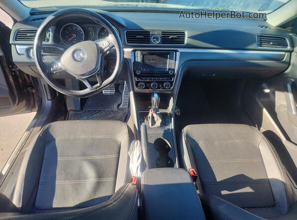 1VWDT7A36HC072046 2017 VOLKSWAGEN PASSAT Черный Вид панели приборов
