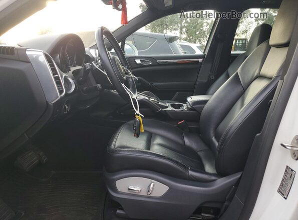 WP1AA2A2XJKA05577 2018 PORSCHE CAYENNE White Dashboard view