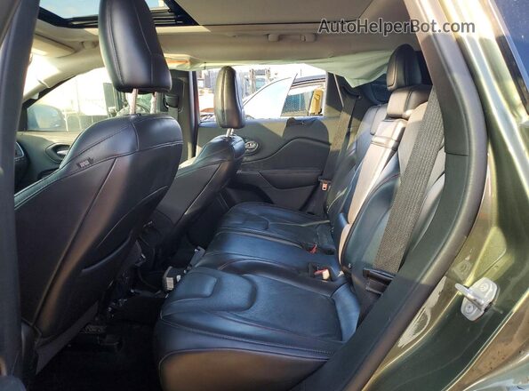 1C4PJMBX5KD169410 2019 JEEP CHEROKEE Green Widok wnętrza z tyłu