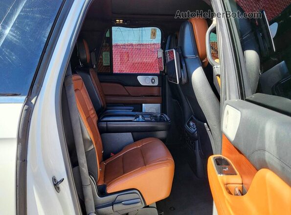 5LMJJ3LT8LEL10177 2020 LINCOLN NAVIGATOR Белый Вид салона спереди