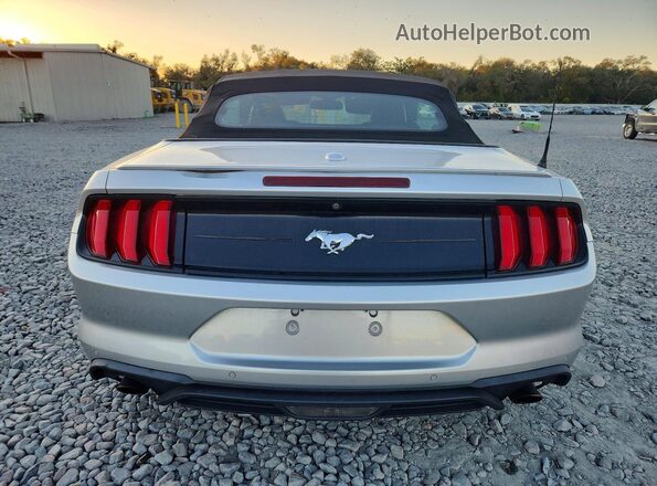 1FATP8UH6K5170365 2019 FORD MUSTANG Серебряный Вид салона спереди