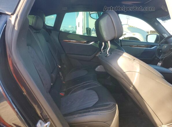 ZN661YUL2JX293482 2018 MASERATI LEVANTE Черный Вид подкапотного пространства