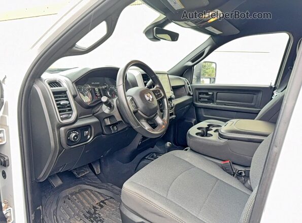 3C6UR5HL2PG614435 2023 RAM 2500 Белый Вид задних сидений