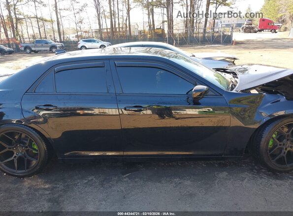 2C3CCAAG0JH331894 2018 CHRYSLER 300 Черный Вид задней части салона