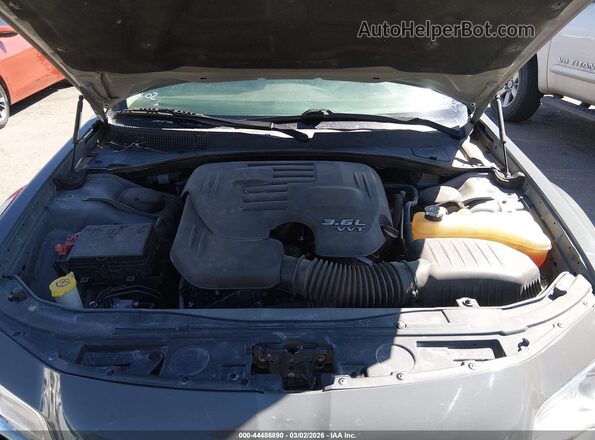 2C3CCAAG0KH648396 2019 CHRYSLER 300 Серый Вид сзади
