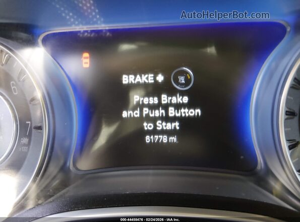 2C3CCAAG1KH626665 2019 CHRYSLER 300 Black 360 interior view