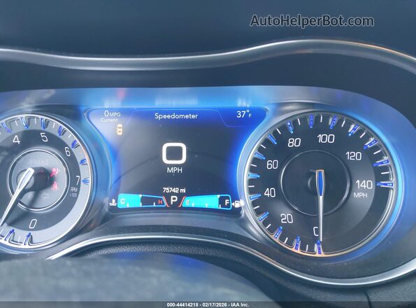 2C3CCAAG1LH202999 2020 CHRYSLER 300 Серебряный Вид задних сидений