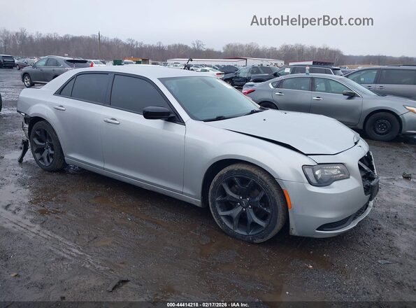 2C3CCAAG1LH202999 2020 CHRYSLER 300 Серебряный Передняя правая четверть