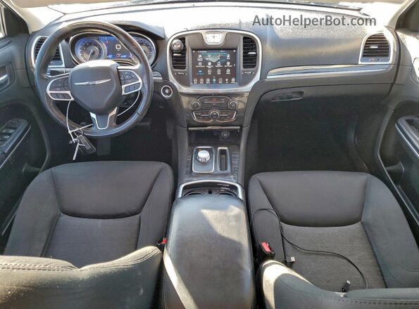 2C3CCAAG2KH728900 2019 CHRYSLER 300 Black Dashboard view