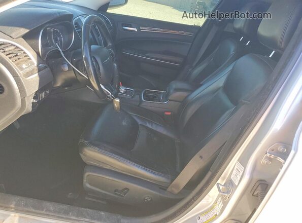 2C3CCAAG3KH654483 2019 CHRYSLER 300 Silver წინა სალონის ხედი