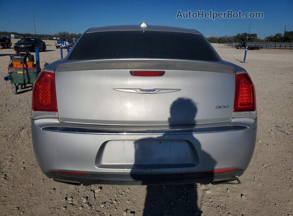 2C3CCAAG3KH654483 2019 CHRYSLER 300 Silver უკანა ხედი