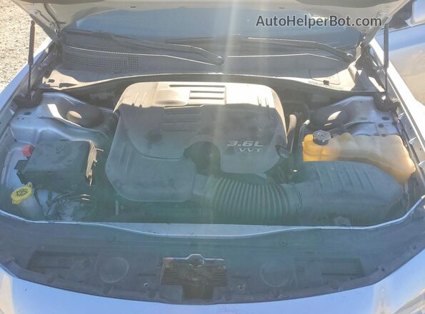 2C3CCAAG3KH654483 2019 CHRYSLER 300 Silver უკანა სალონის ხედი
