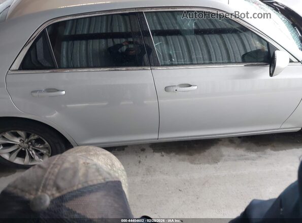 2C3CCAAG7KH627609 2019 CHRYSLER 300 Серебряный Вид щитка приборов