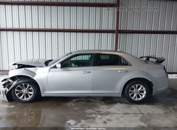 2C3CCAAG7KH627609 2019 CHRYSLER 300 Серебряный Вид задней части салона