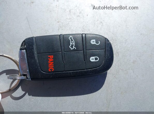 2C3CCAAGXPH647585 2023 CHRYSLER 300 Черный Вид панели приборов