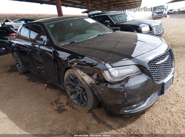 2C3CCABG2KH585459 2019 CHRYSLER 300 Черный Вид спереди
