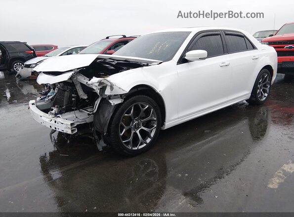 2C3CCABG8JH243786 2018 CHRYSLER 300 Белый Передняя левая четверть