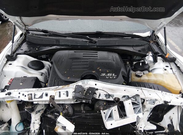 2C3CCABG8JH243786 2018 CHRYSLER 300 Белый Вид сзади