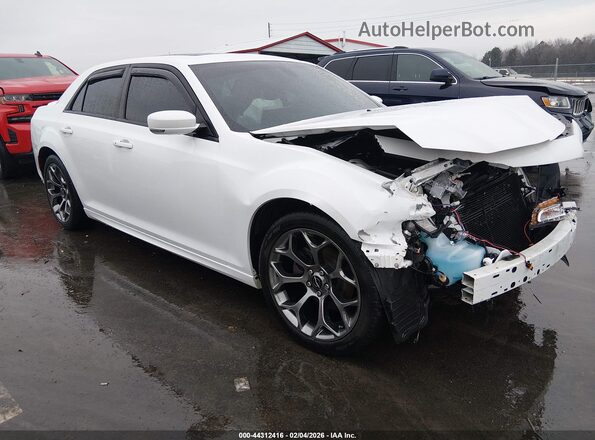 2C3CCABG8JH243786 2018 CHRYSLER 300 Белый Передняя правая четверть
