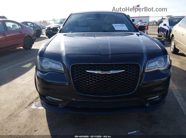 2C3CCABGXJH148467 2018 CHRYSLER 300 Черный Вид задней части салона