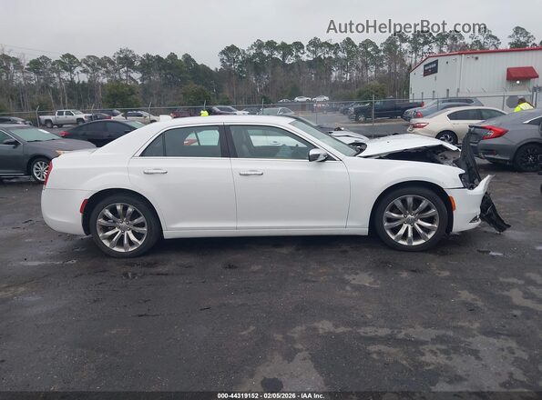 2C3CCAEG0JH280049 2018 CHRYSLER 300 Белый Вид задней части салона