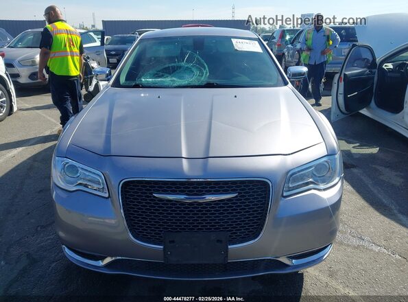 2C3CCAEG1JH136882 2018 CHRYSLER 300 Серебряный Вид задней части салона