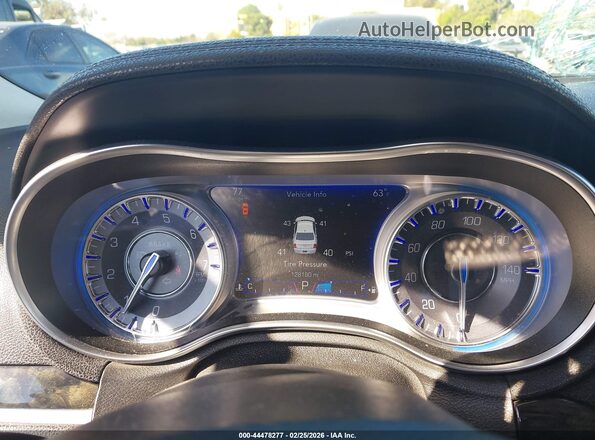 2C3CCAEG1JH136882 2018 CHRYSLER 300 Серебряный Вид задних сидений