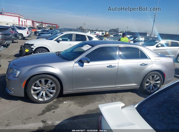 2C3CCAEG1JH136882 2018 CHRYSLER 300 Серебряный 