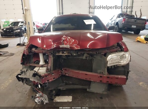 2C3CCAEG3HH559781 2017 CHRYSLER 300 Красный Вид задней части салона